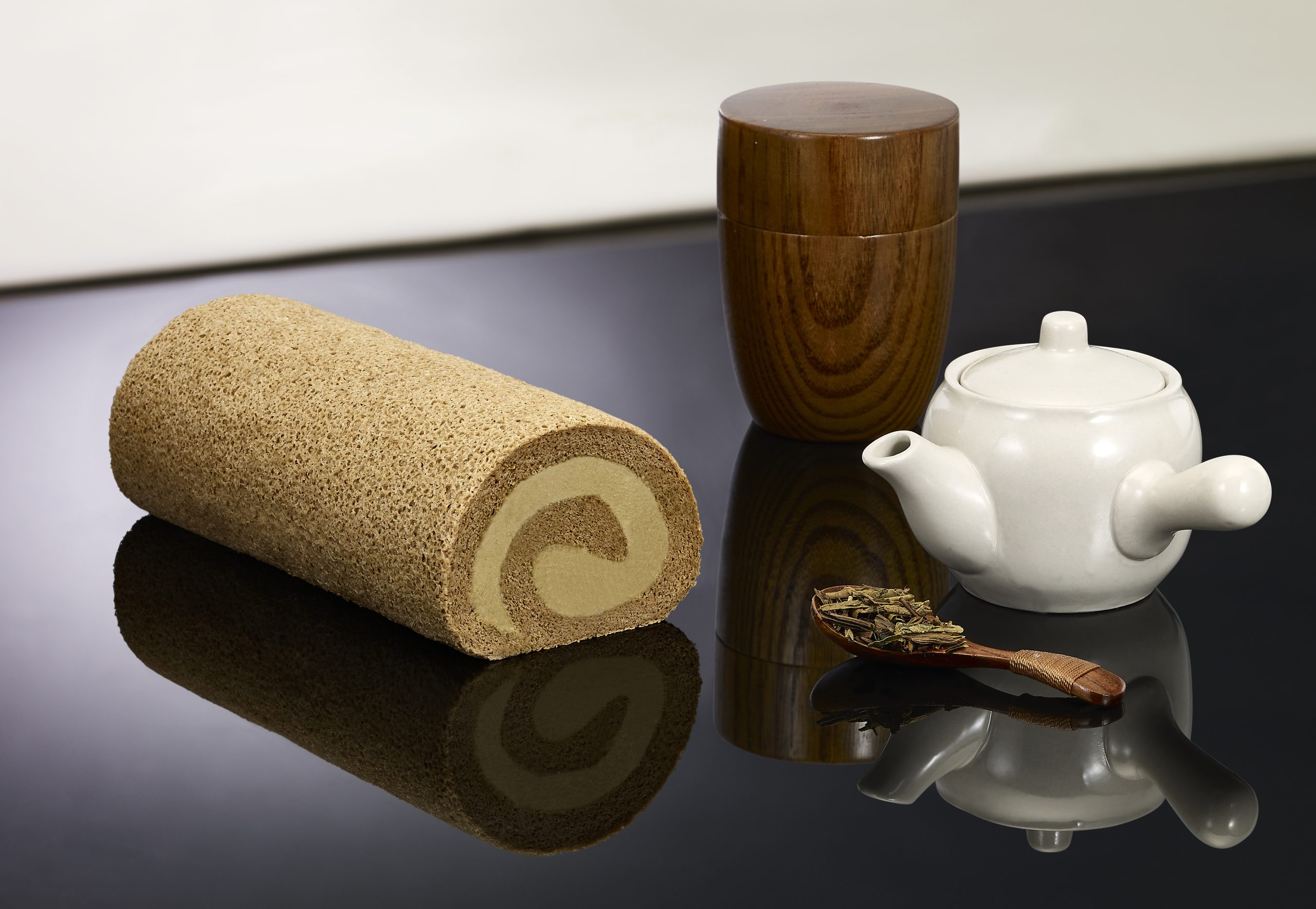 004 Houjicha Roll Cake Whole